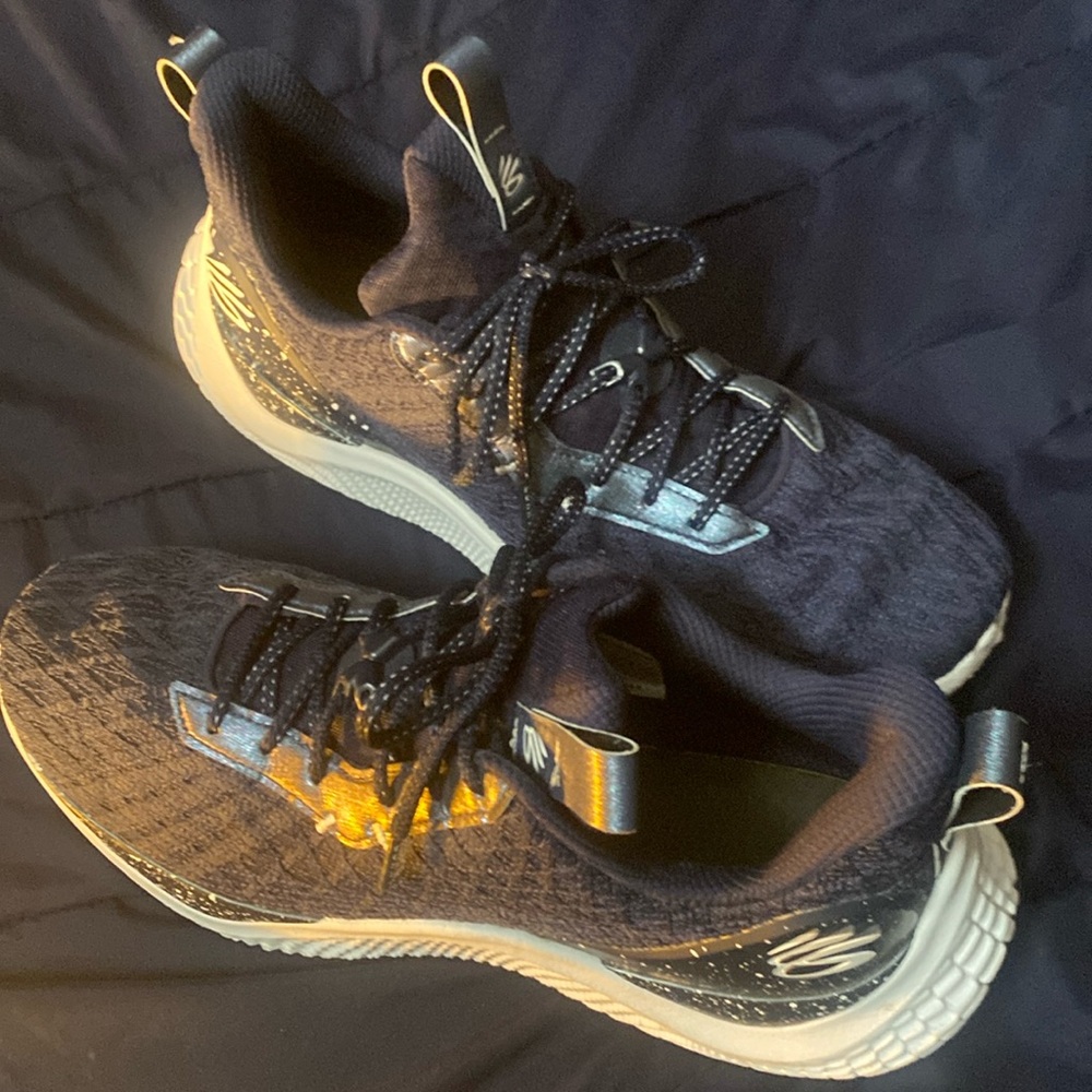 Curry basketball shoe by Under armor